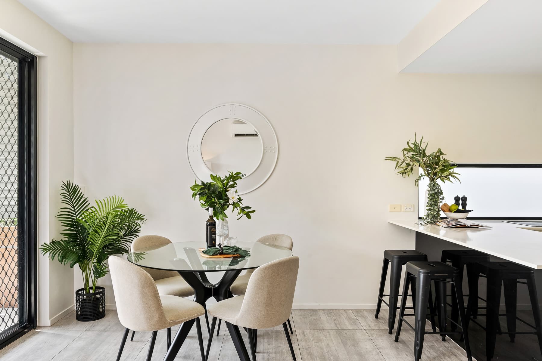 8/35 Crown Street, Holland Park West - Thumbnail 2