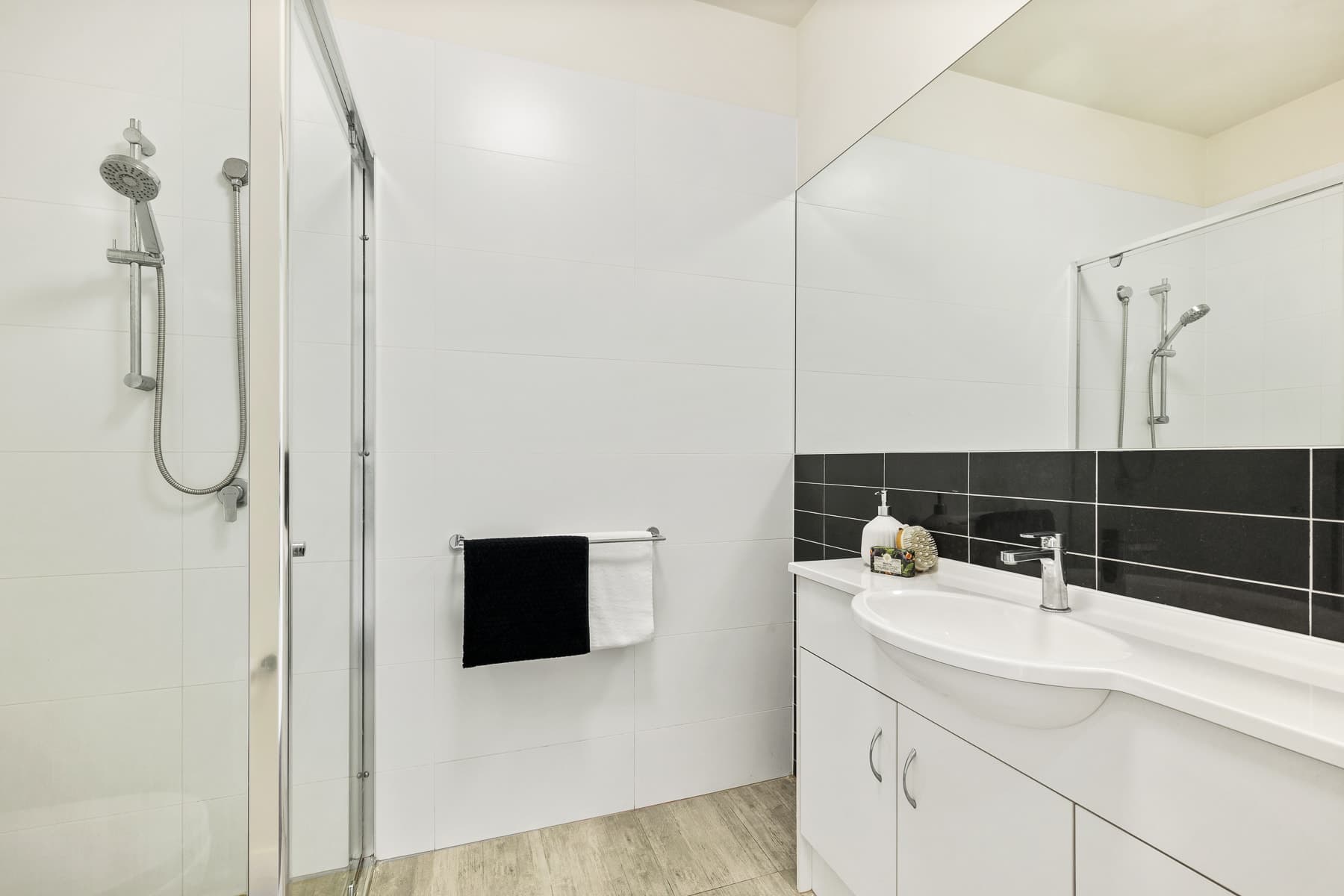8/35 Crown Street, Holland Park West - Thumbnail 4