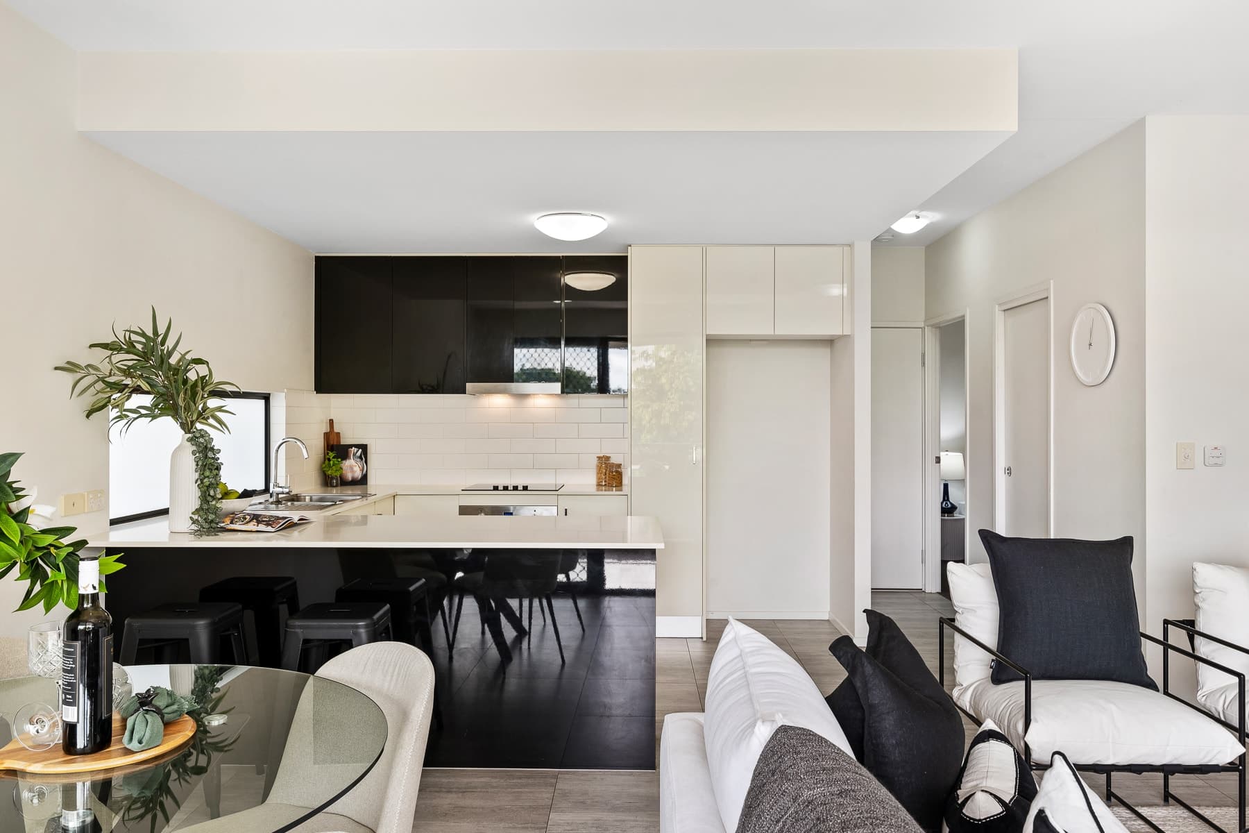 8/35 Crown Street, Holland Park West - Thumbnail 6