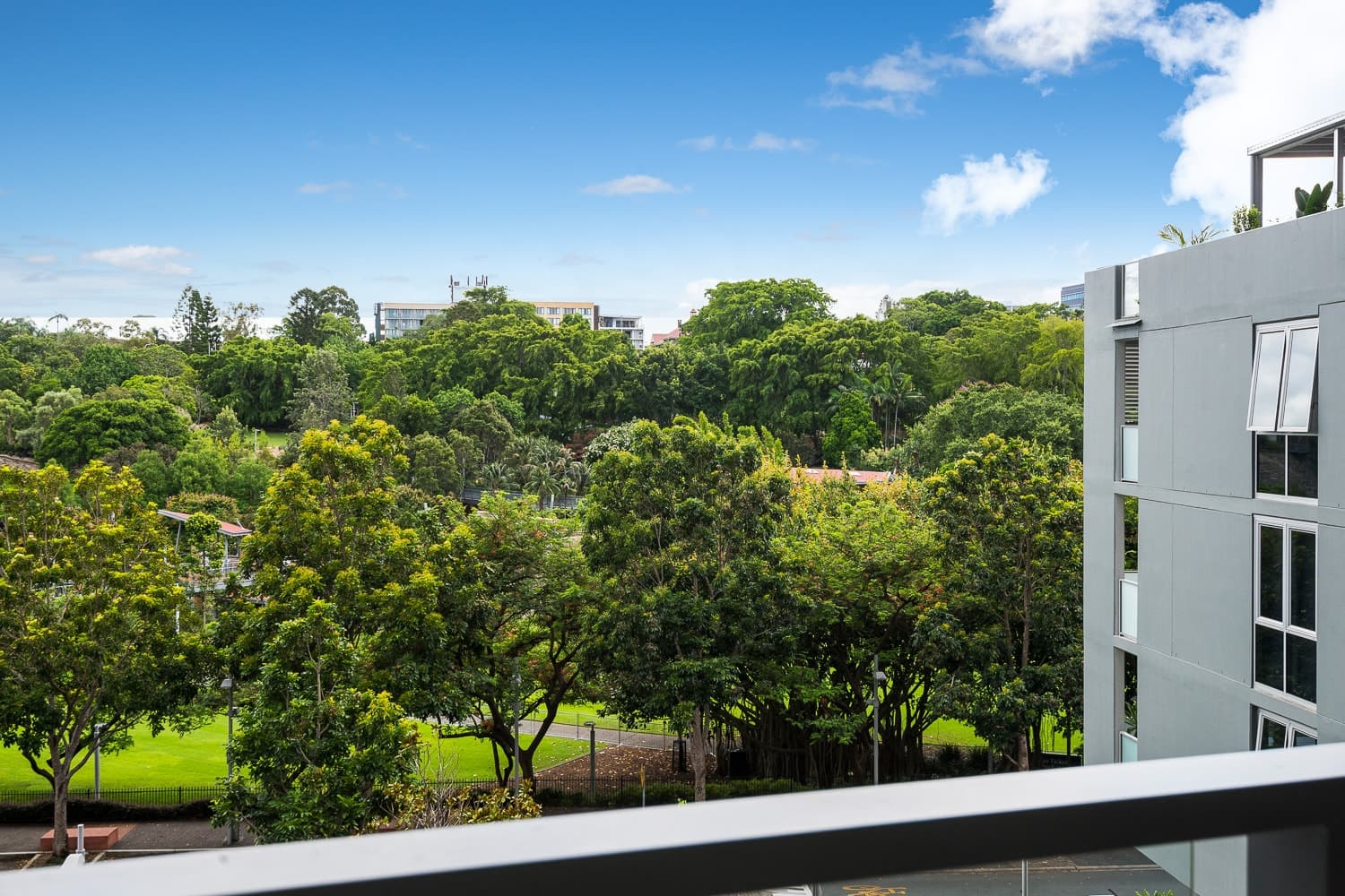3010/3 Parkland Boulevard, Brisbane City - Thumbnail 2