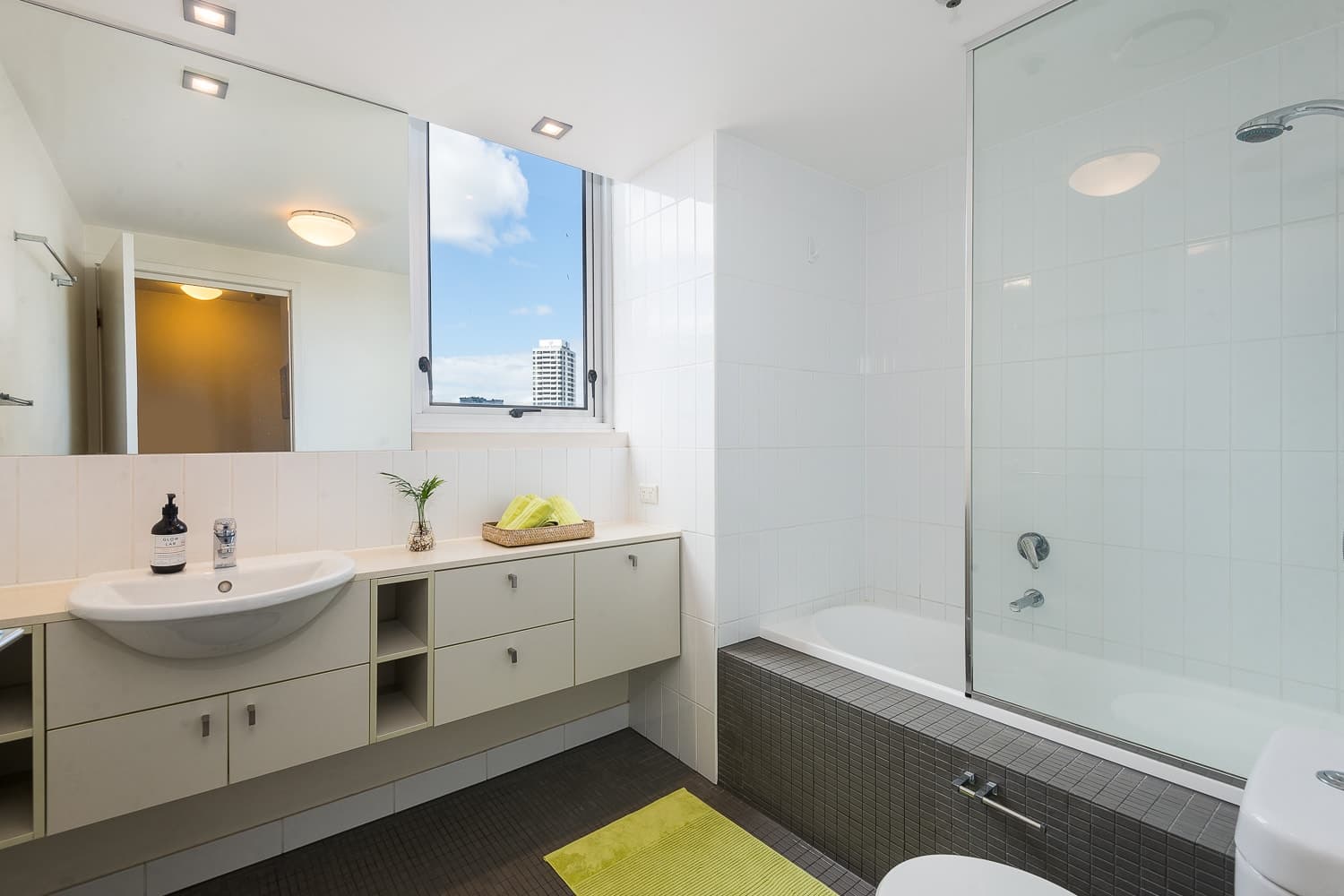 3010/3 Parkland Boulevard, Brisbane City - Thumbnail 3