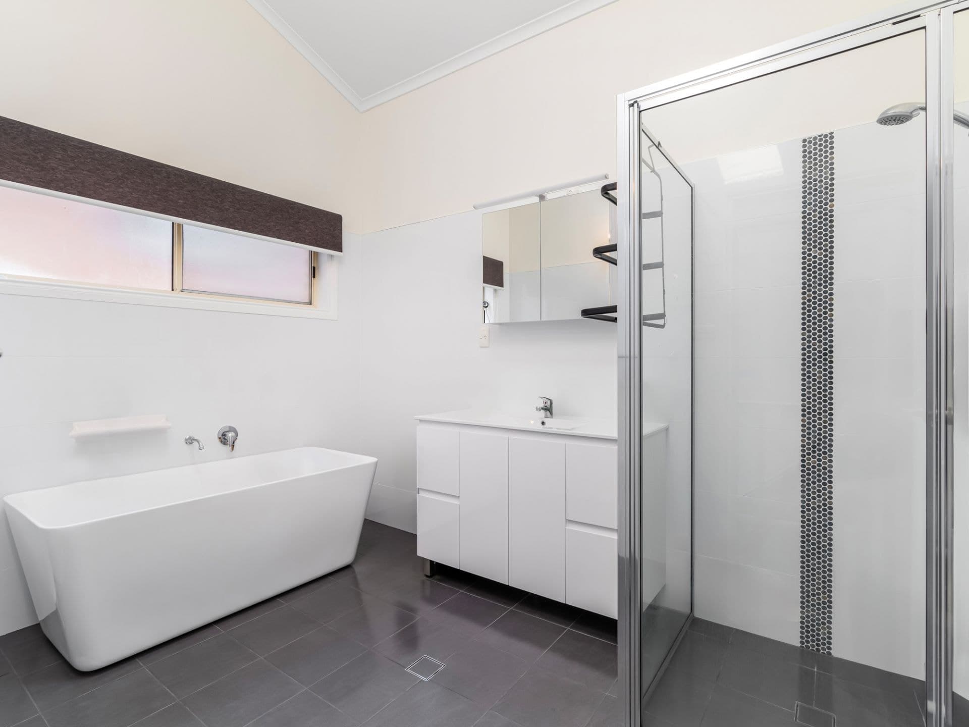 8 Jacqueline Avenue, Gorokan NSW, Gorokan - Thumbnail 6