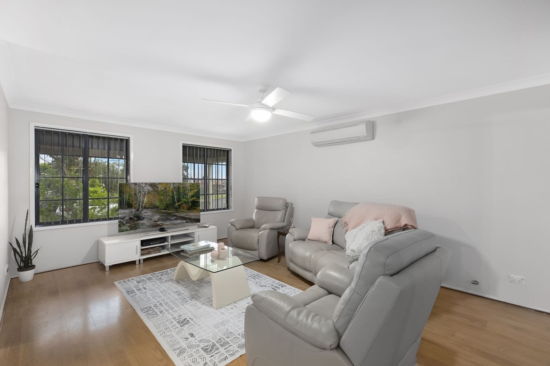 24 Timbara Crescent, Blue Haven NSW, Blue Haven - Thumbnail 3