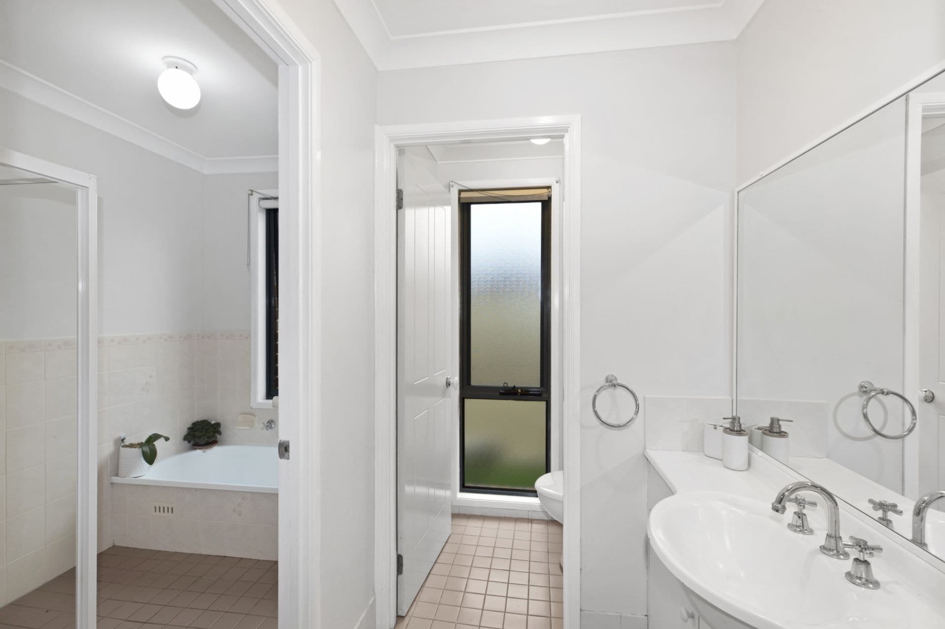 24 Timbara Crescent, Blue Haven NSW, Blue Haven - Thumbnail 6