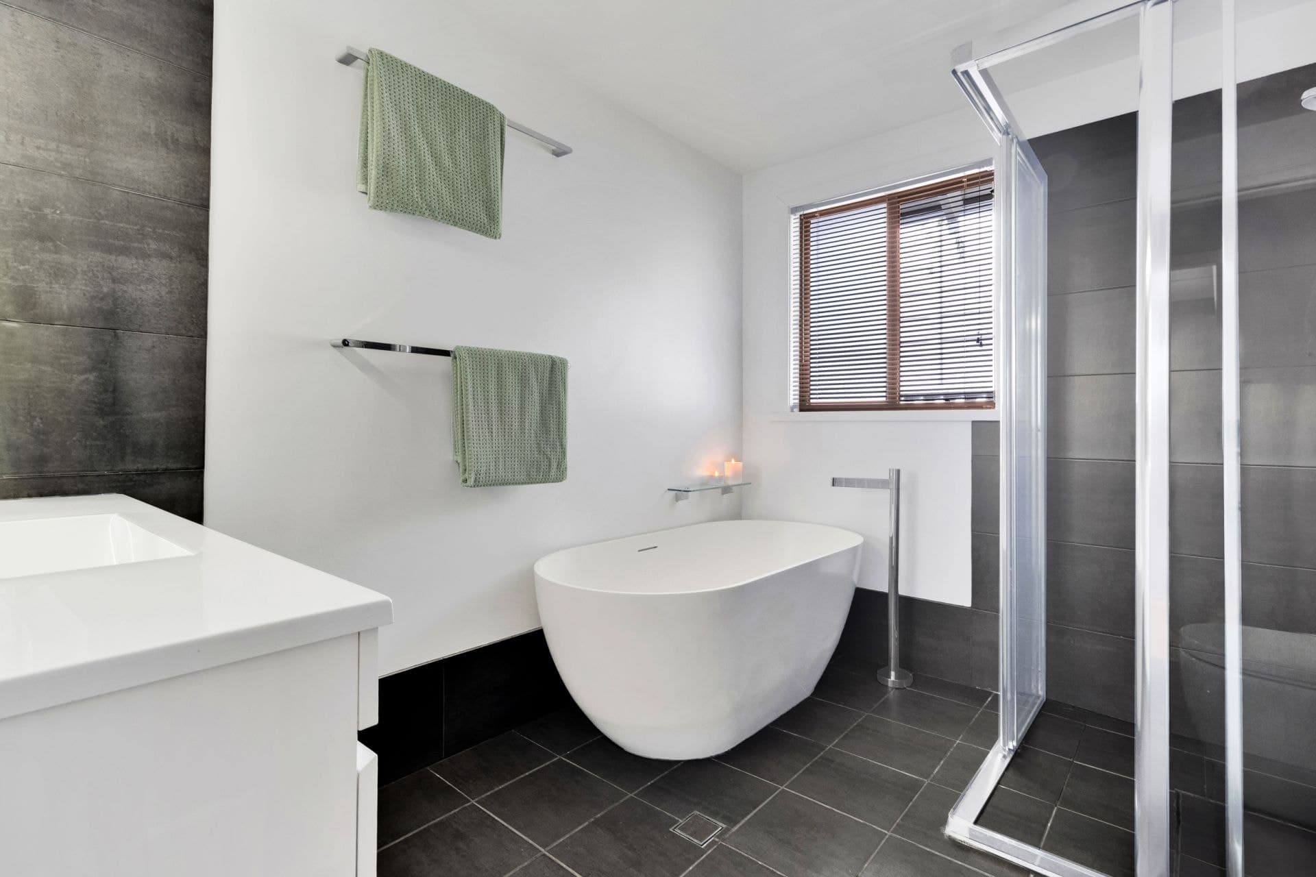 36 Dale Avenue, Chain Valley Bay NSW, Chain Valley Bay - Thumbnail 8