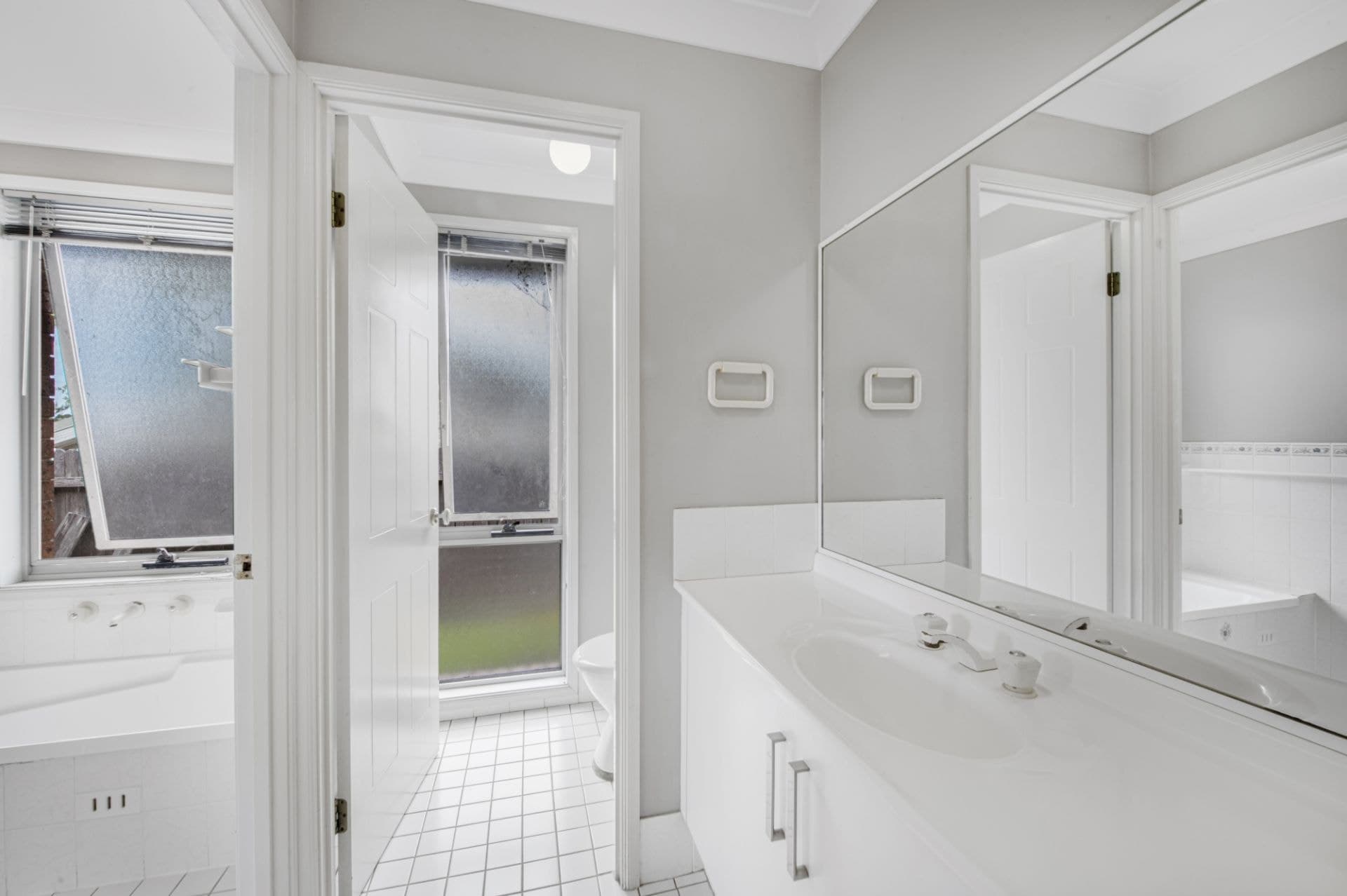 4 Timbara Crescent, Blue Haven NSW, Blue Haven - Thumbnail 4