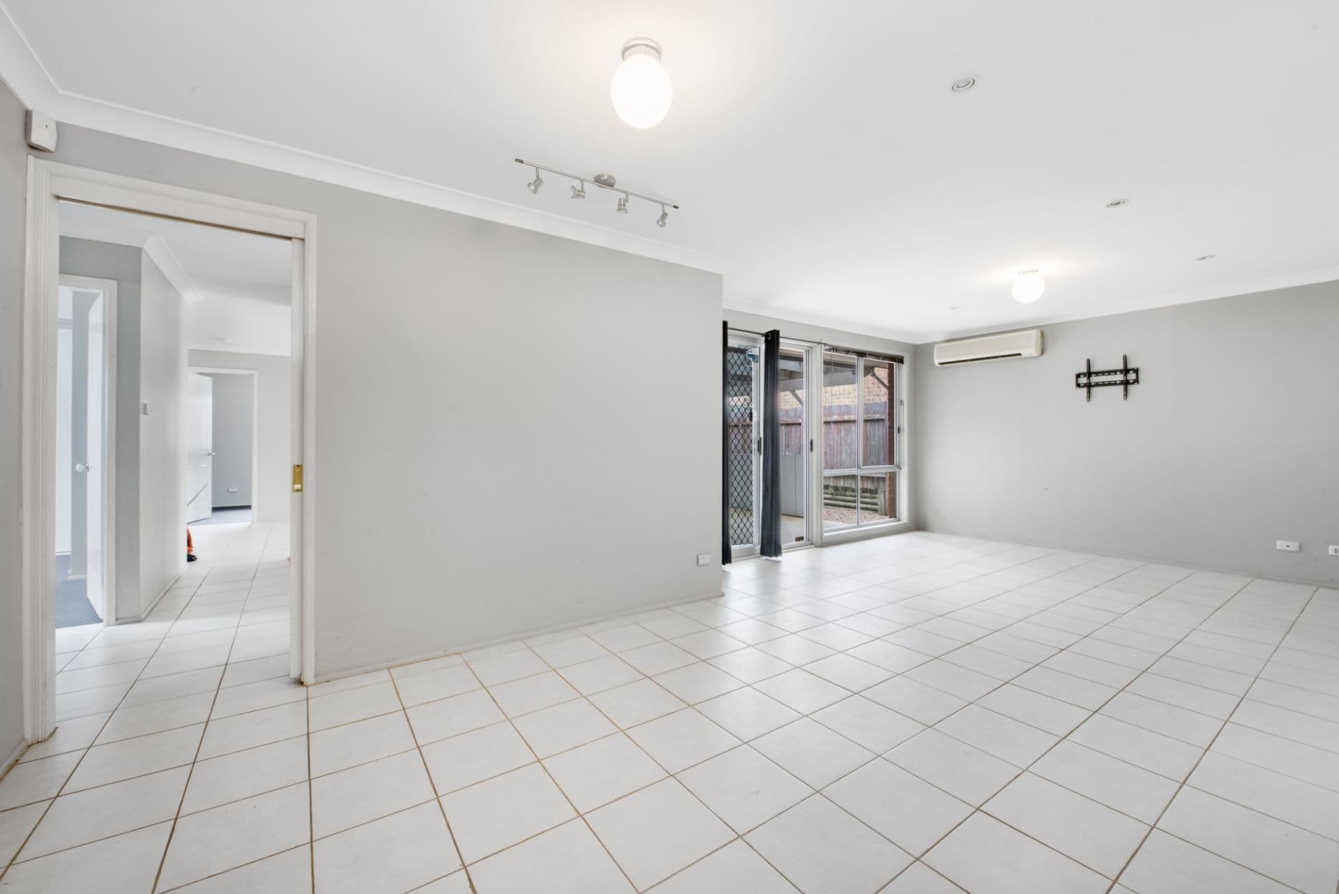 4 Timbara Crescent, Blue Haven NSW, Blue Haven - Thumbnail 7
