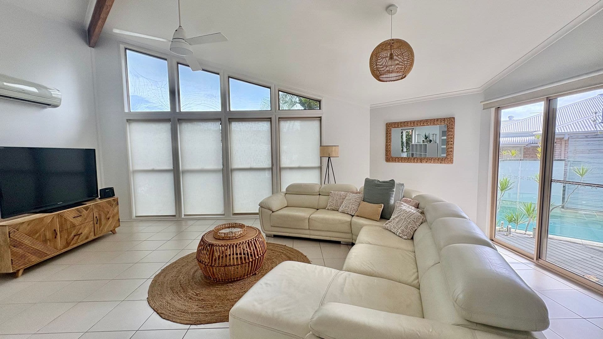 10 Driftwood Drive, Castaways Beach, Castaways Beach - Thumbnail 4