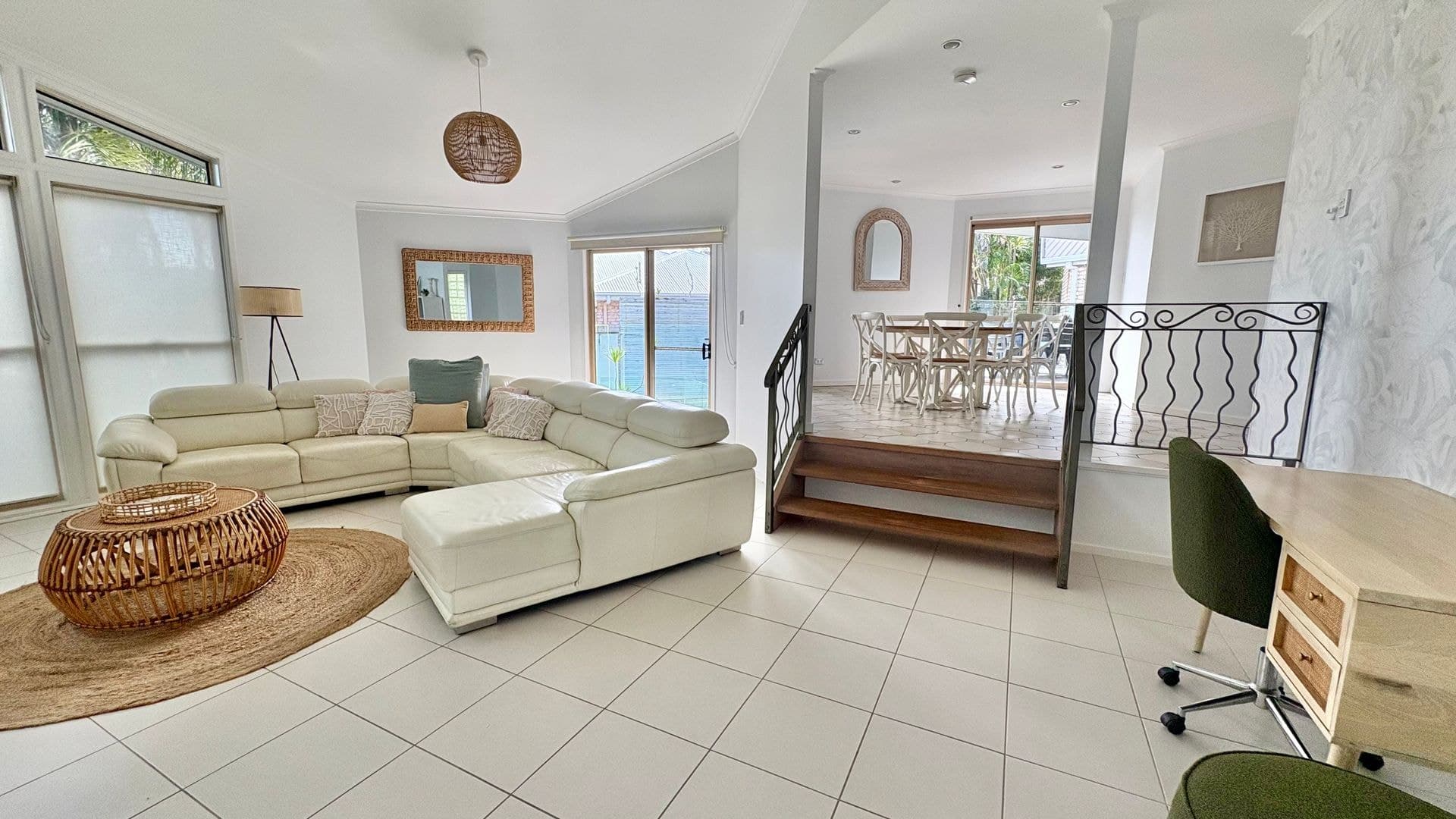 10 Driftwood Drive, Castaways Beach, Castaways Beach - Thumbnail 5