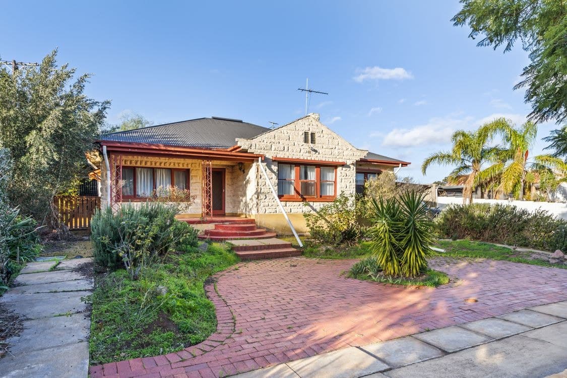 16 Gilbert Street, HAMLEY BRIDGE, SA 5401, Hamley Bridge - Thumbnail 2