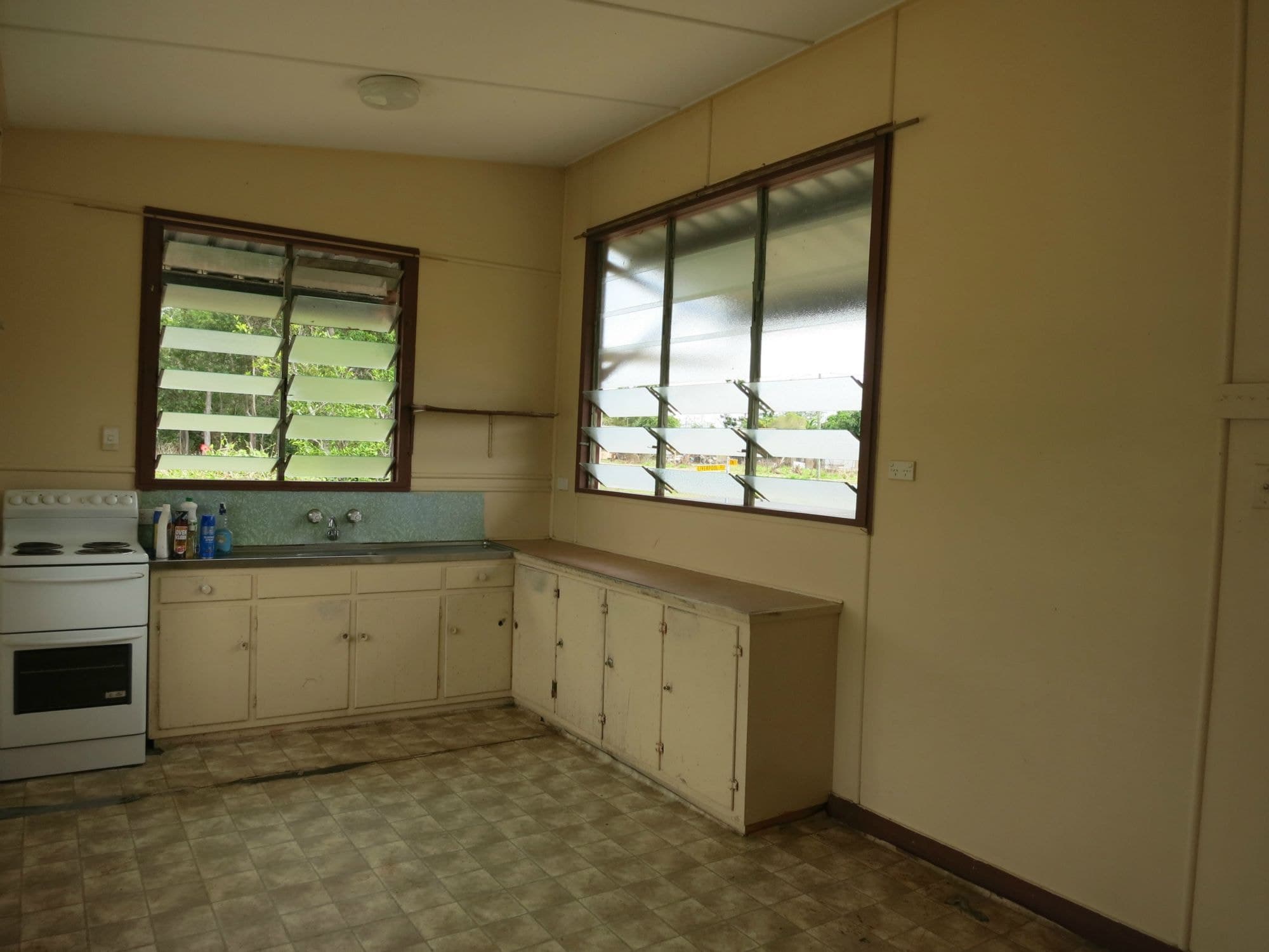 113 Roma Street, Cardwell QLD 4849, Cardwell - Thumbnail 7