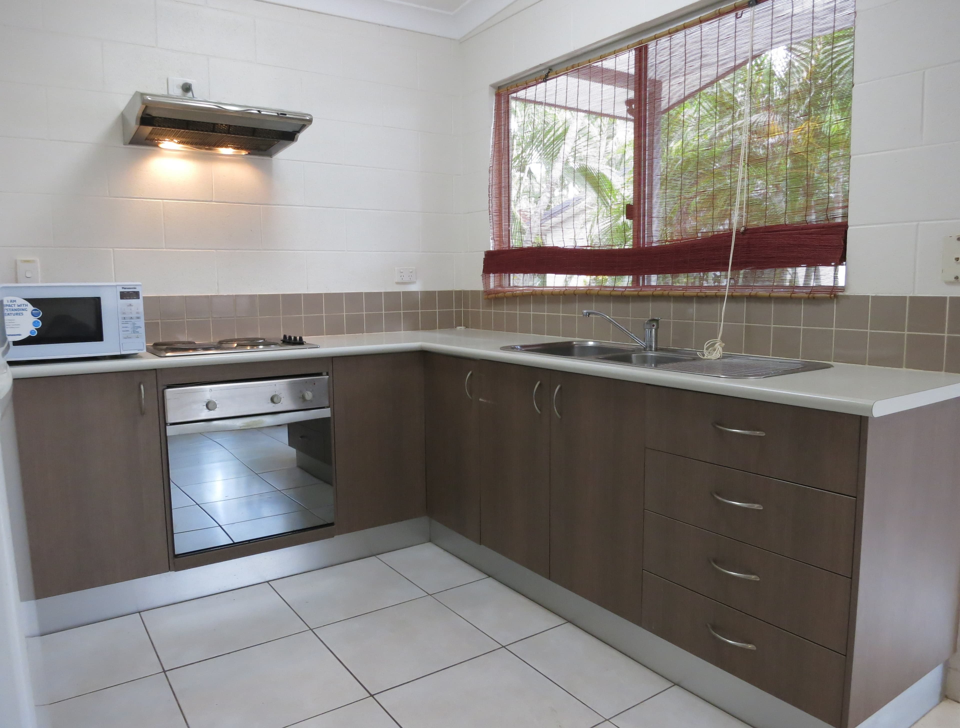 Unit 4, 13 Toohey St, Cardwell QLD 4849, Cardwell - Thumbnail 4