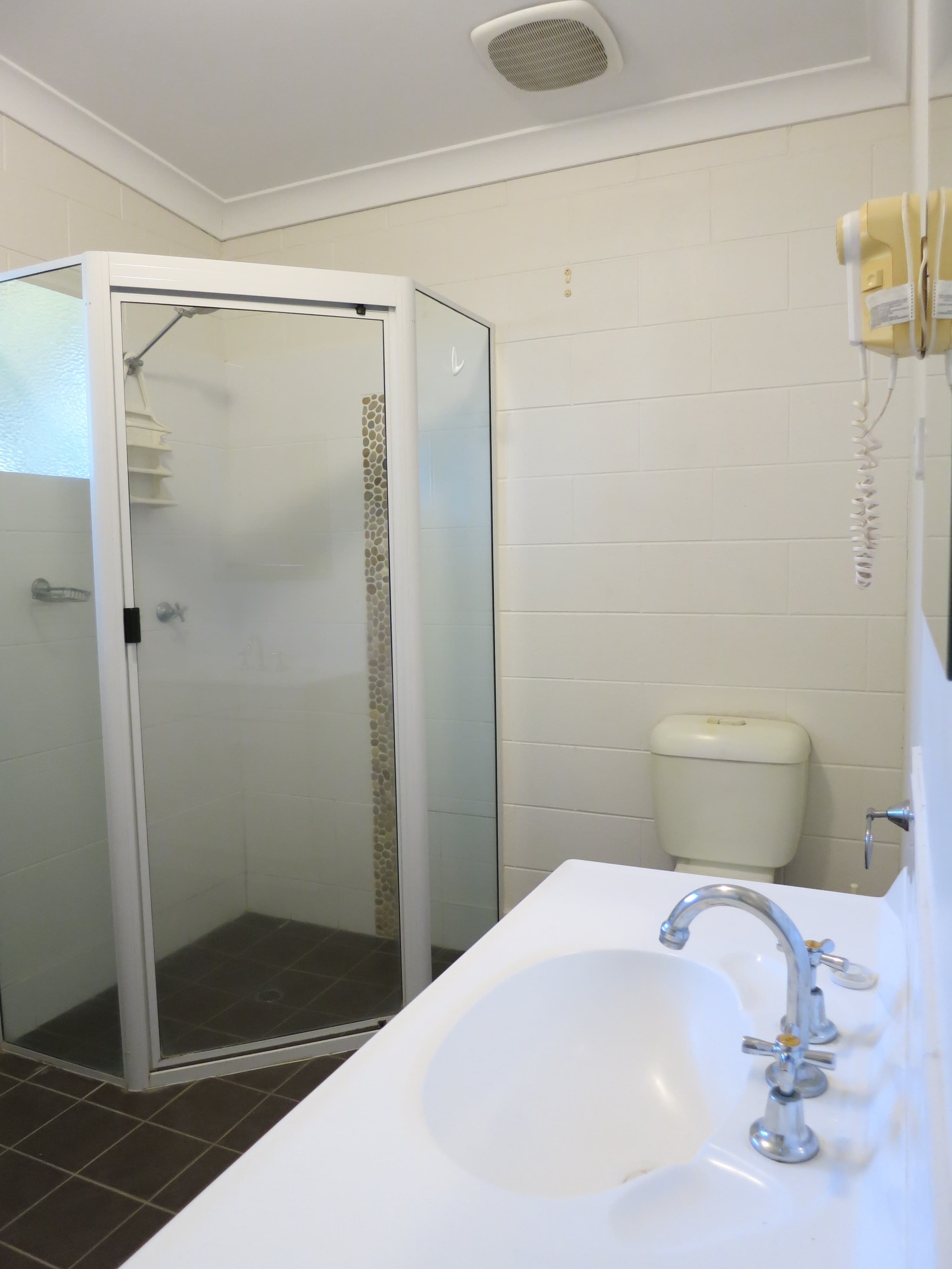 Unit 4, 13 Toohey St, Cardwell QLD 4849, Cardwell - Thumbnail 7