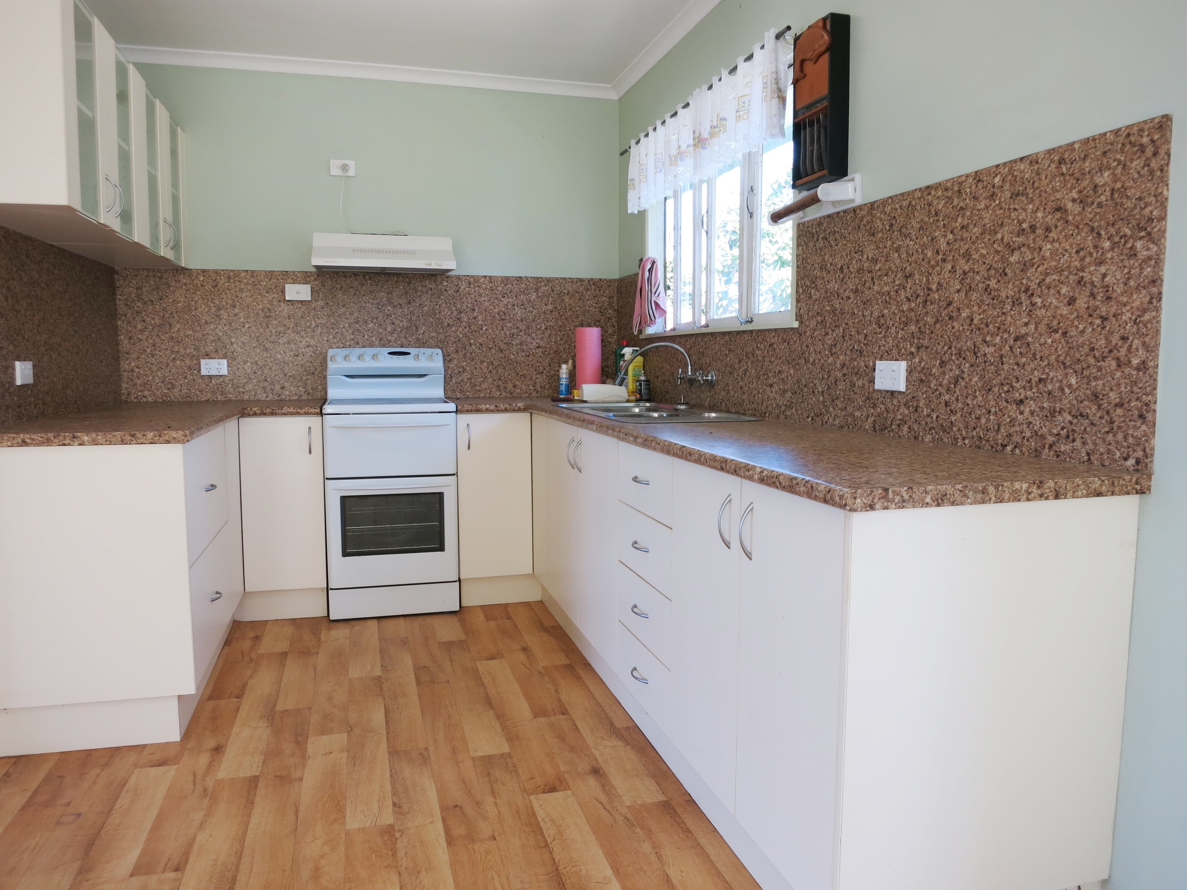 81 Roma St, Cardwell QLD 4849, Cardwell - Thumbnail 5