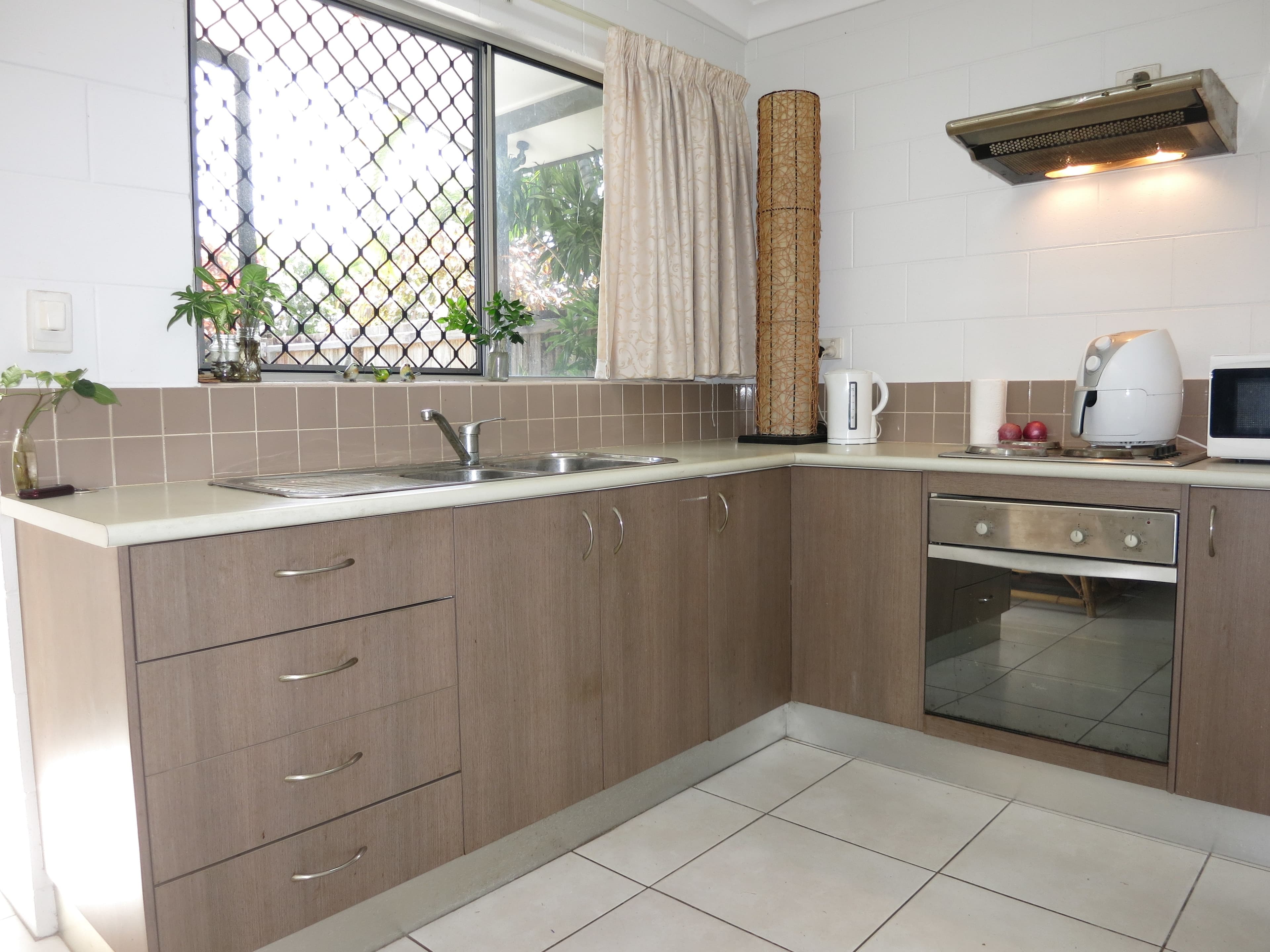 Unit 2, 13 Toohey St, Cardwell QLD 4849, Cardwell - Thumbnail 4
