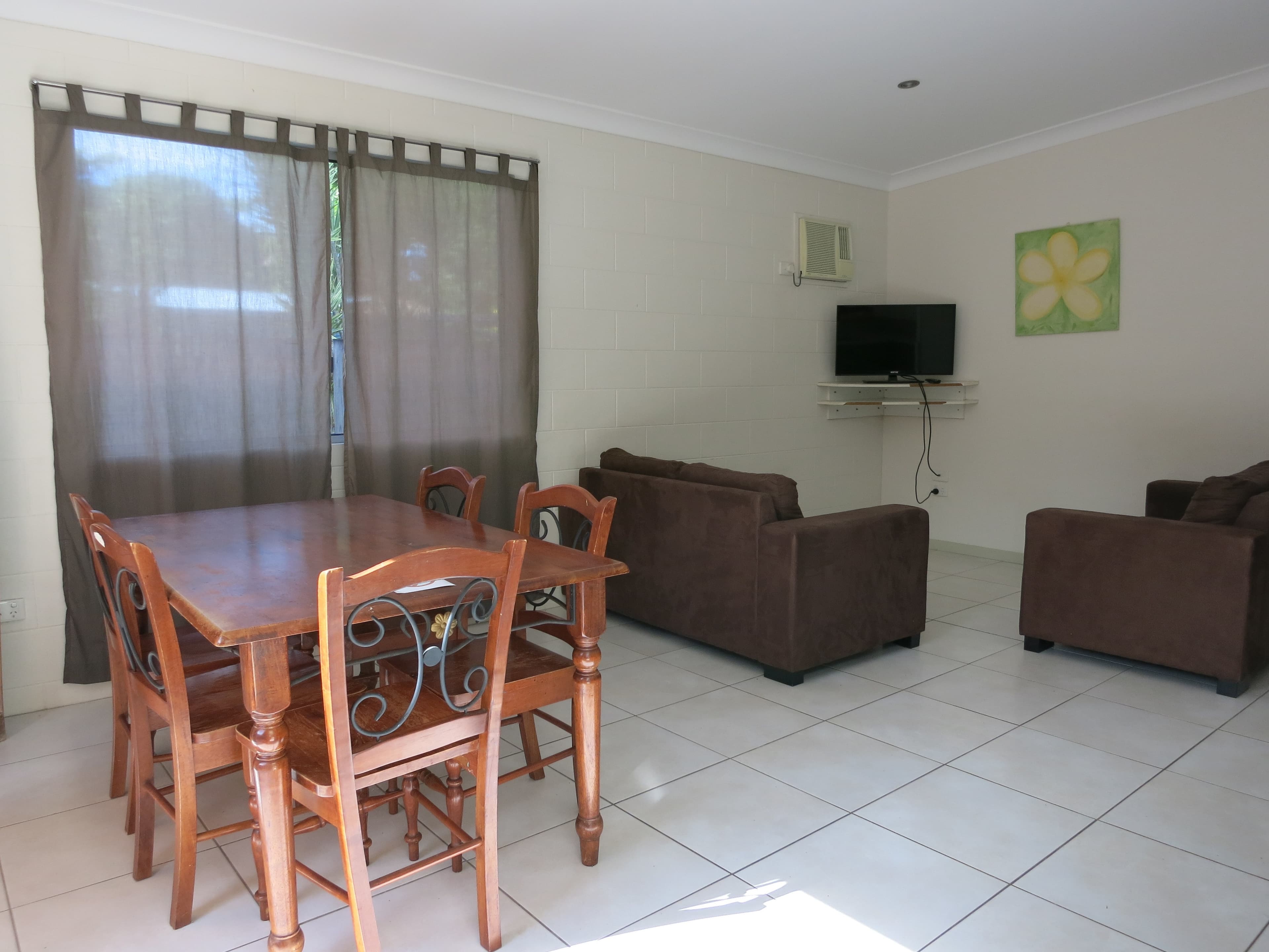 Unit 3, 13 Toohey St, Cardwell QLD 4849, Cardwell - Thumbnail 3