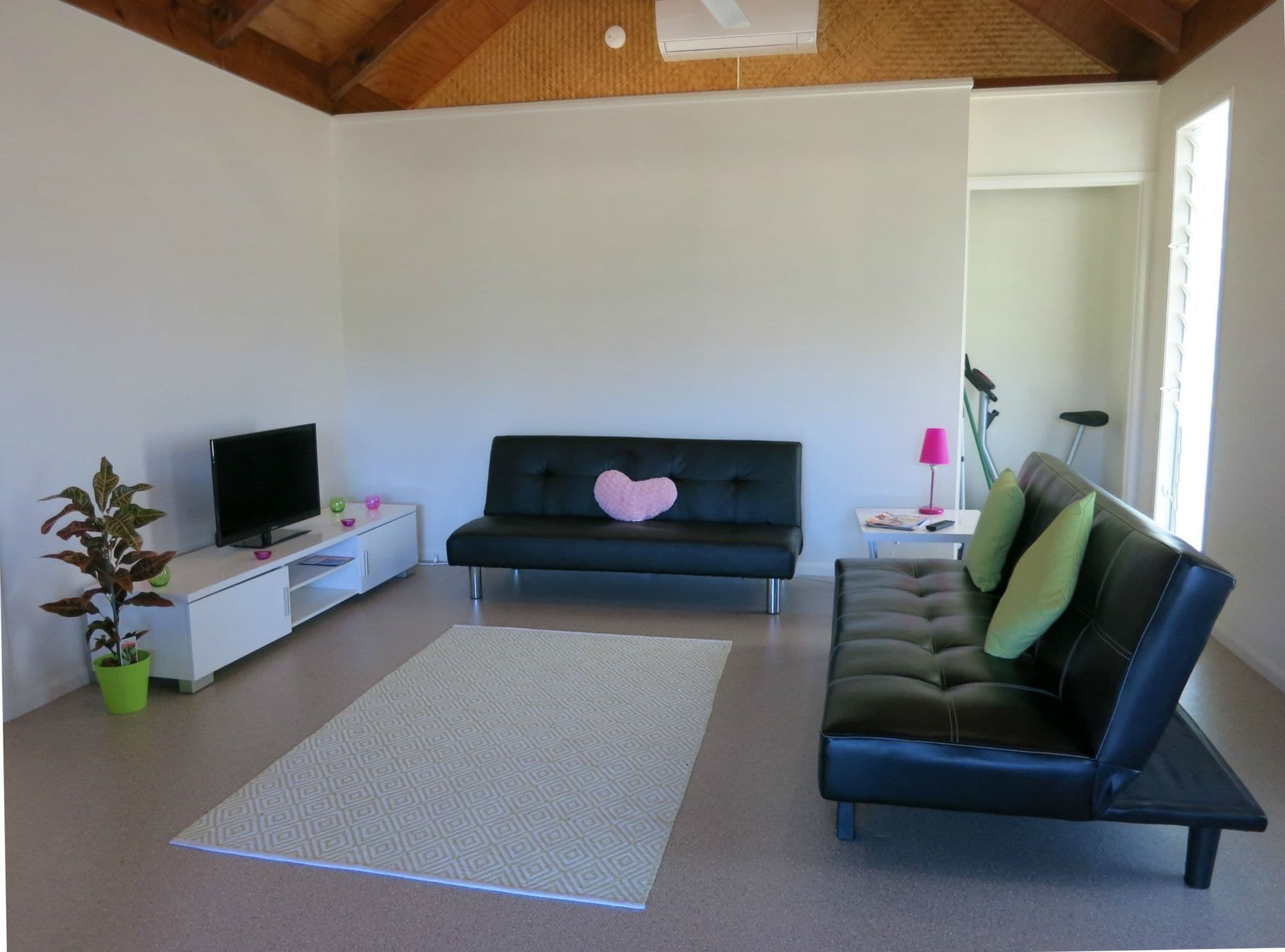 82 Roma Street, Cardwell QLD 4849, Cardwell - Thumbnail 3