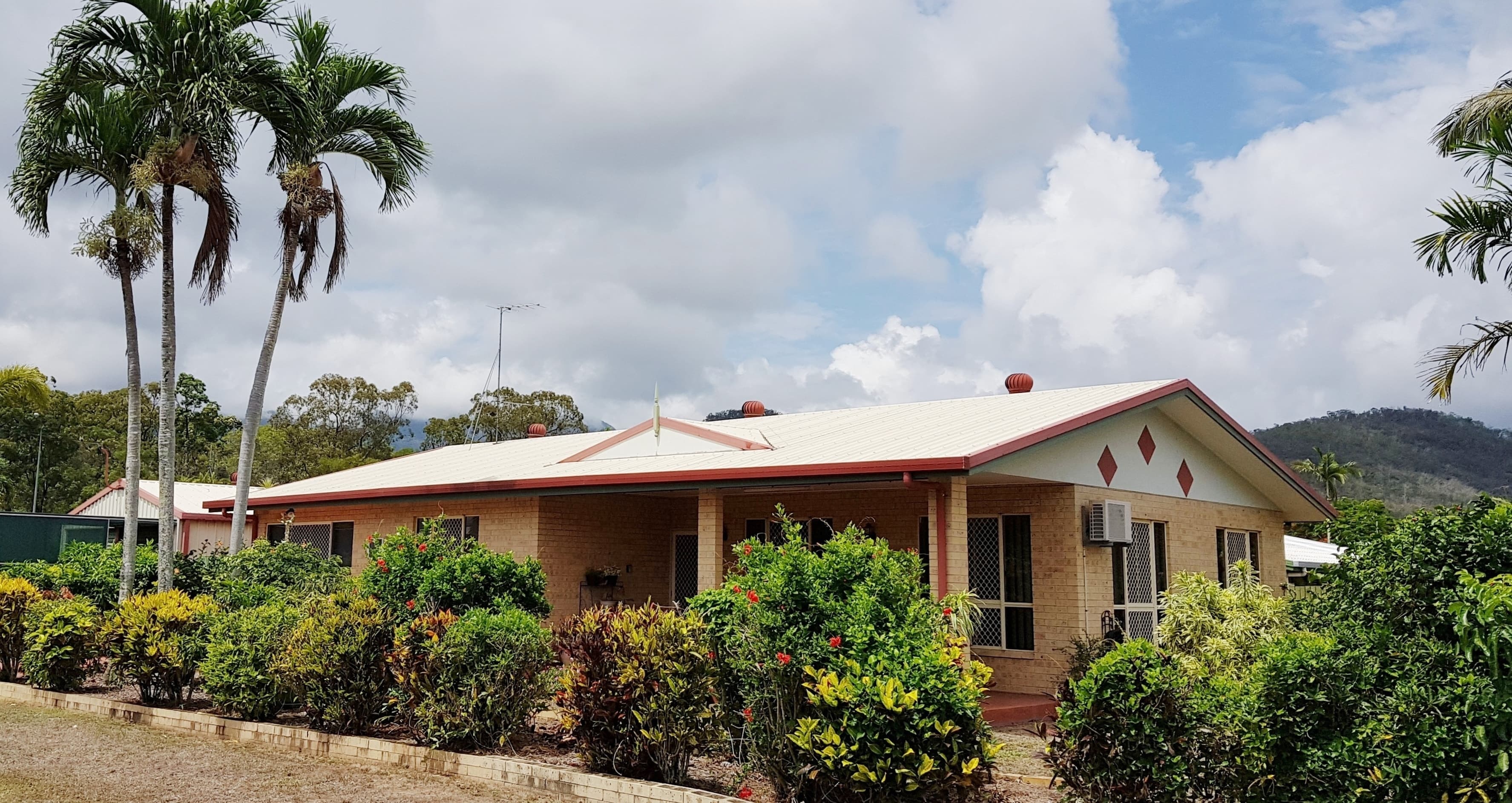 3 Ferguson St, Cardwell QLD 4849, Cardwell - Thumbnail 2