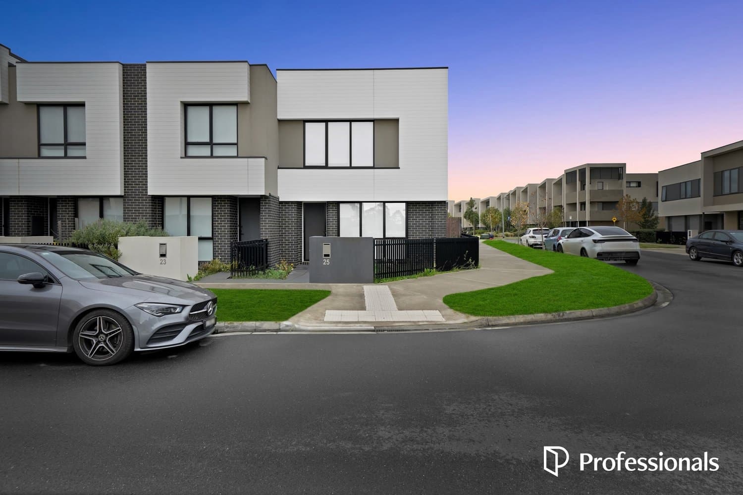 25 Finn Street St Albans 3021, St Albans - Image 1