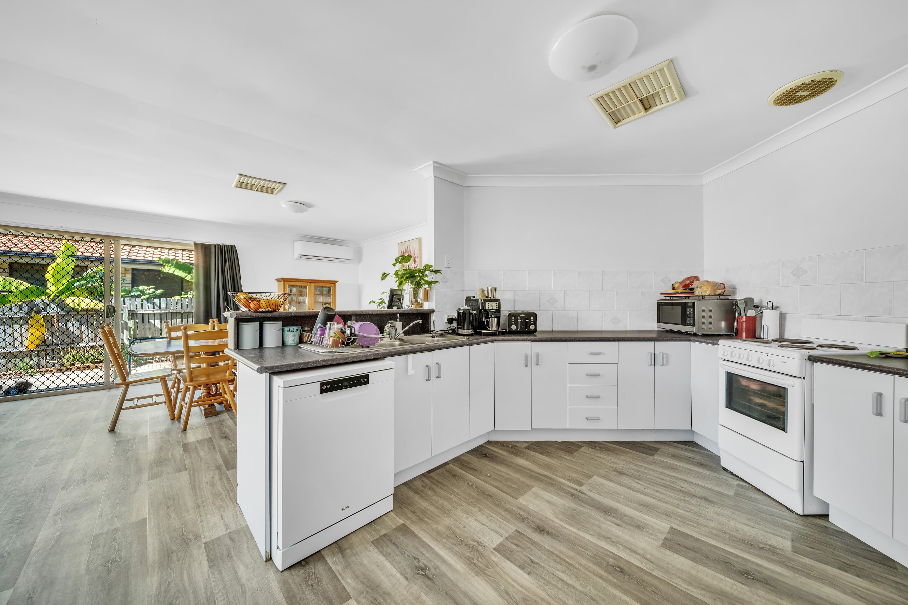 12 Jeppesen Drive, EMERALD QLD 4720, Emerald - Thumbnail 5