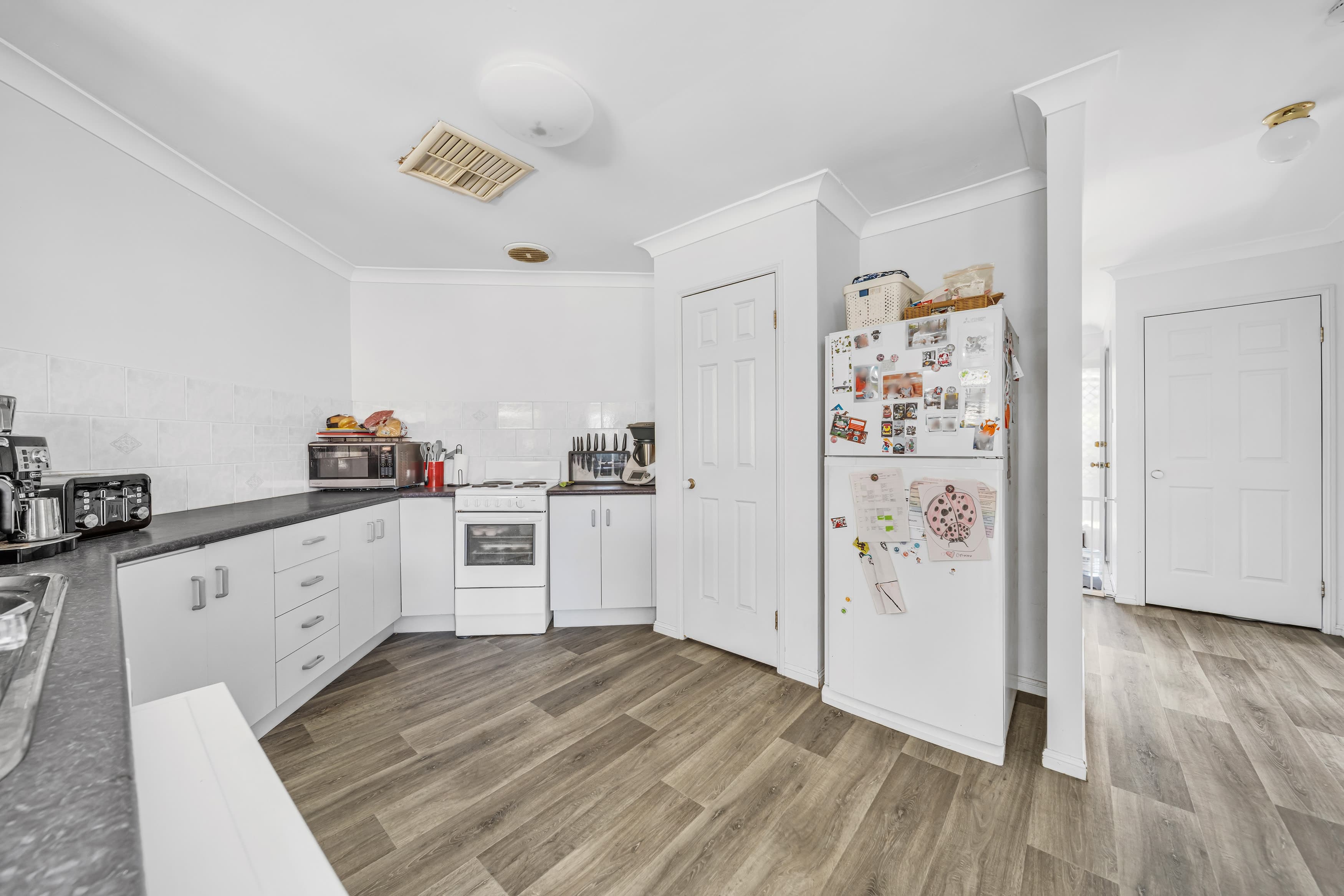 12 Jeppesen Drive, EMERALD QLD 4720, Emerald - Thumbnail 6