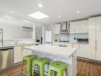 8A Ti-Tree Grove, Mornington - Image 1