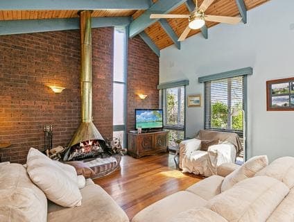 10 Coral Road, Mornington - Thumbnail 2