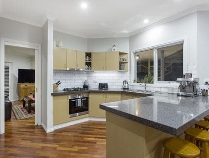 48 Waltham Drive, Mornington, Mornington - Thumbnail 2