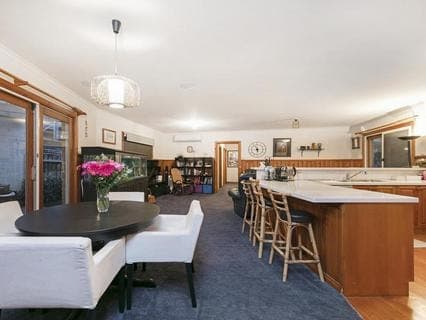1 Elaine Court, Somerville - Thumbnail 3