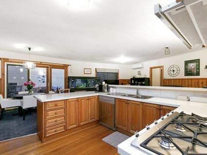 1 Elaine Court, Somerville - Thumbnail 4
