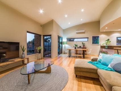 2/7 Bentons Road, Mornington - Image 1