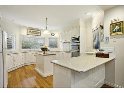 24 Katherine Court, Mornington - Thumbnail 2