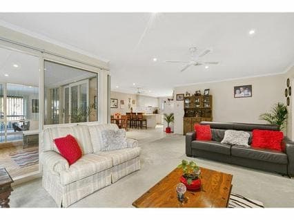 6 Buckingham Place, FRANKSTON SOUTH, Frankston South - Thumbnail 2