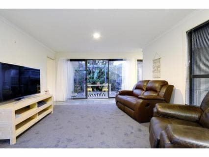 8 Colebrook Court, MORNINGTON, Mornington - Thumbnail 4
