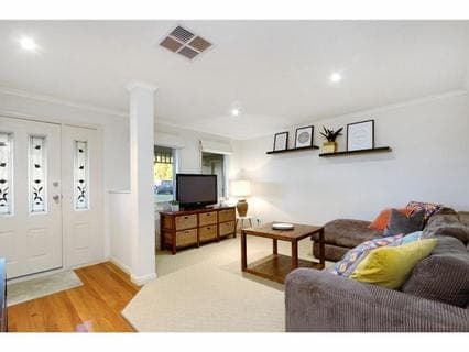 9 Colebrook Court, MORNINGTON, Mornington - Thumbnail 3