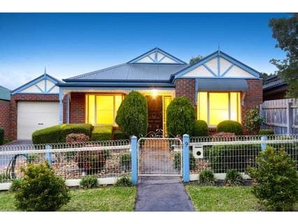 9 Lawson Court, MORNINGTON, Mornington - Image 1