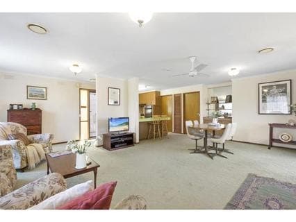 85 Ocean Street, ROSEBUD, Rosebud - Thumbnail 2