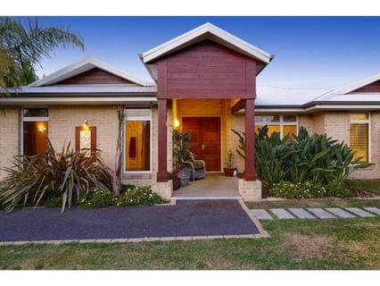 3 Bailey Place, MORNINGTON, Mornington - Thumbnail 2