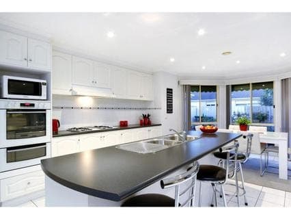 8 Steedman Drive, MORNINGTON, Mornington - Thumbnail 5