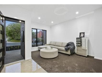 14 Tarook Way, MORNINGTON, Mornington - Thumbnail 2