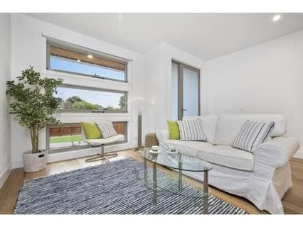 2/41 Gleneagles Avenue, MORNINGTON, Mornington - Thumbnail 2