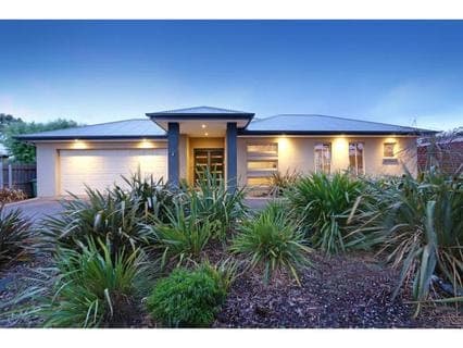 4 Kathleen Crescent, MORNINGTON, Mornington - Image 1