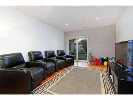 4 Kathleen Crescent, MORNINGTON, Mornington - Thumbnail 4