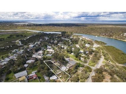 18 Cannons Creek Road, CANNONS CREEK, Cannons Creek - Thumbnail 2