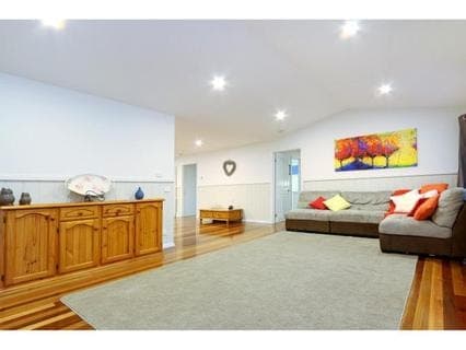 14 Greenhill Road, ROSEBUD, Rosebud - Thumbnail 2
