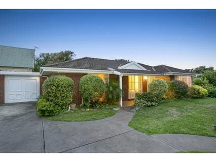 2/2 Kuranga Court, MORNINGTON, Mornington - Image 1