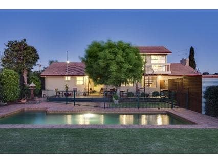 22 Amelia Avenue, MORNINGTON, Mornington - Thumbnail 2