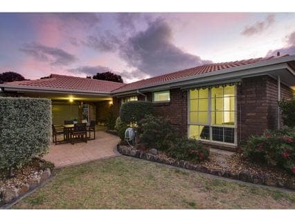 26 Deighton Drive, ROSEBUD, Rosebud - Thumbnail 2