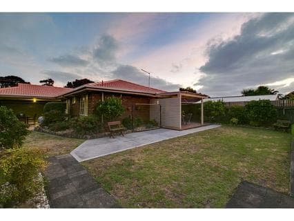 26 Deighton Drive, ROSEBUD, Rosebud - Thumbnail 4