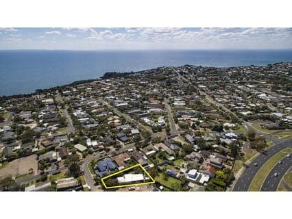 1 Portrush Grove, MORNINGTON, Mornington - Thumbnail 2